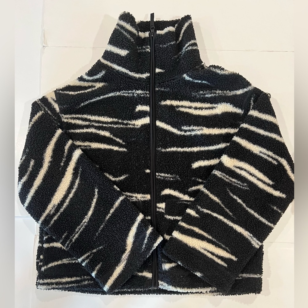 Women’s H&M lightweight fuzzy zip-up.